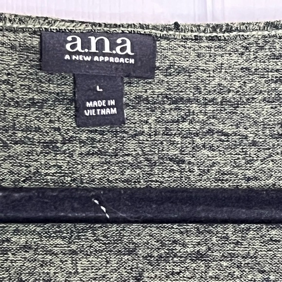 A. N. A. Women’s 3/4 bell sleeve top - Green - Size Large - Picture 5 of 5